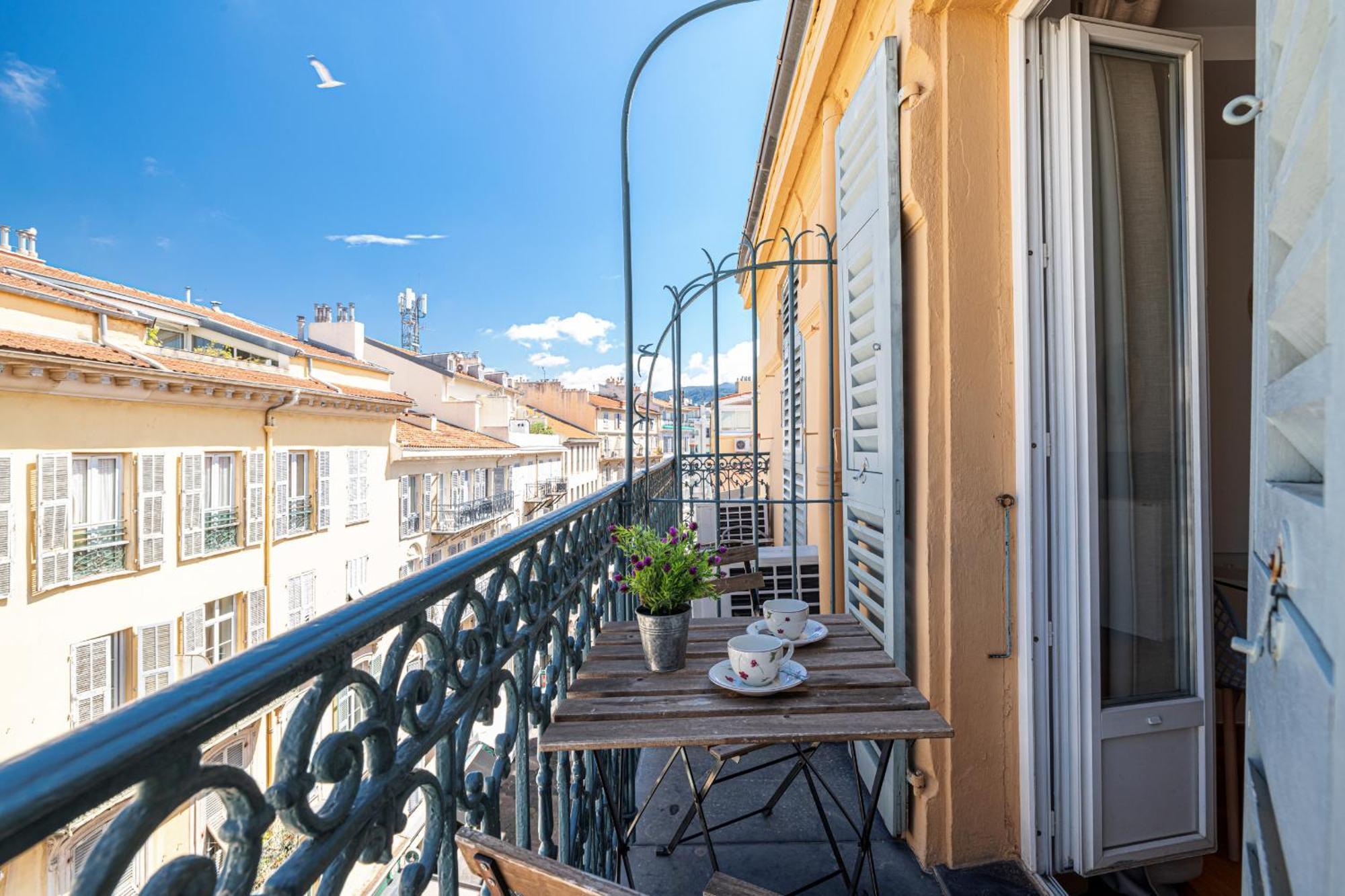 Massena Street - 1 Bdr Duplex With Ac & Parking Apartment Nice Luaran gambar