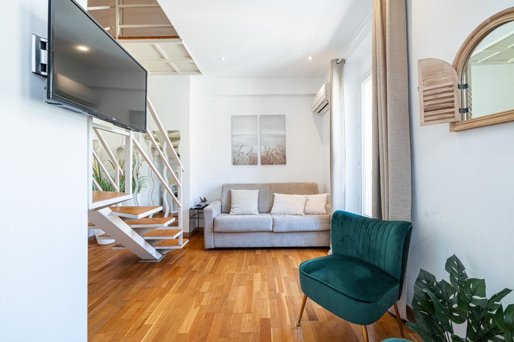 Massena Street - 1 Bdr Duplex With Ac & Parking Apartment Nice Luaran gambar