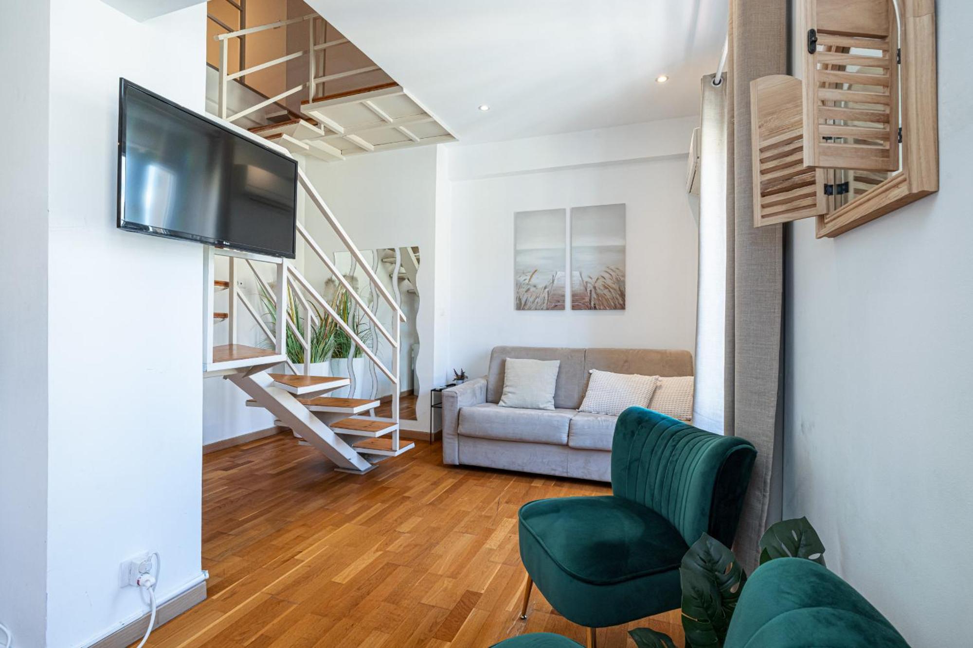 Massena Street - 1 Bdr Duplex With Ac & Parking Apartment Nice Luaran gambar