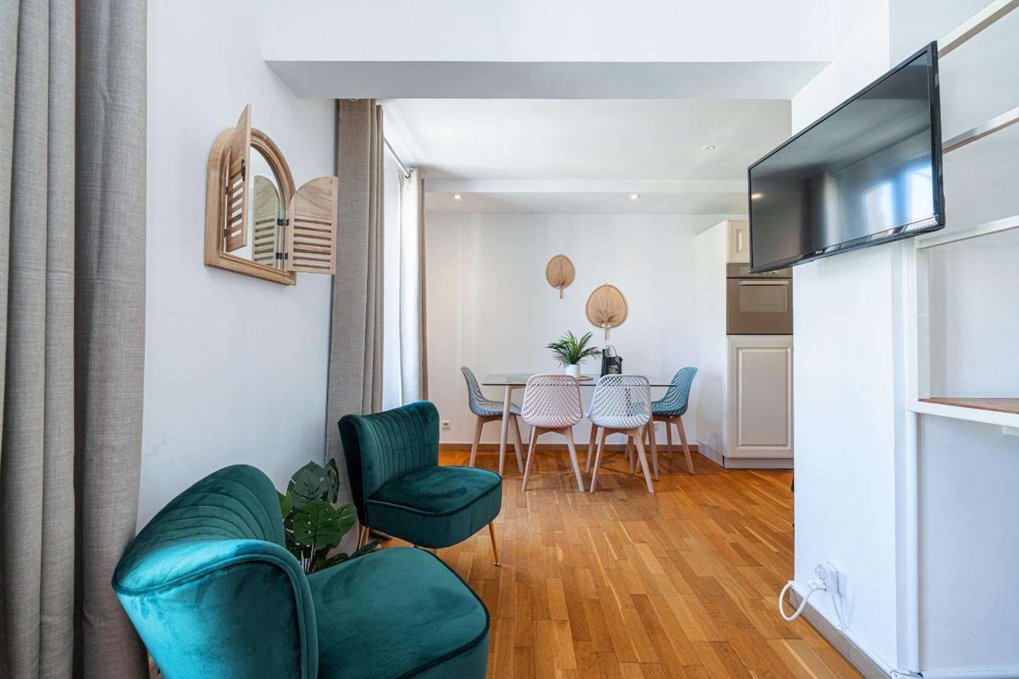 Massena Street - 1 Bdr Duplex With Ac & Parking Apartment Nice Luaran gambar