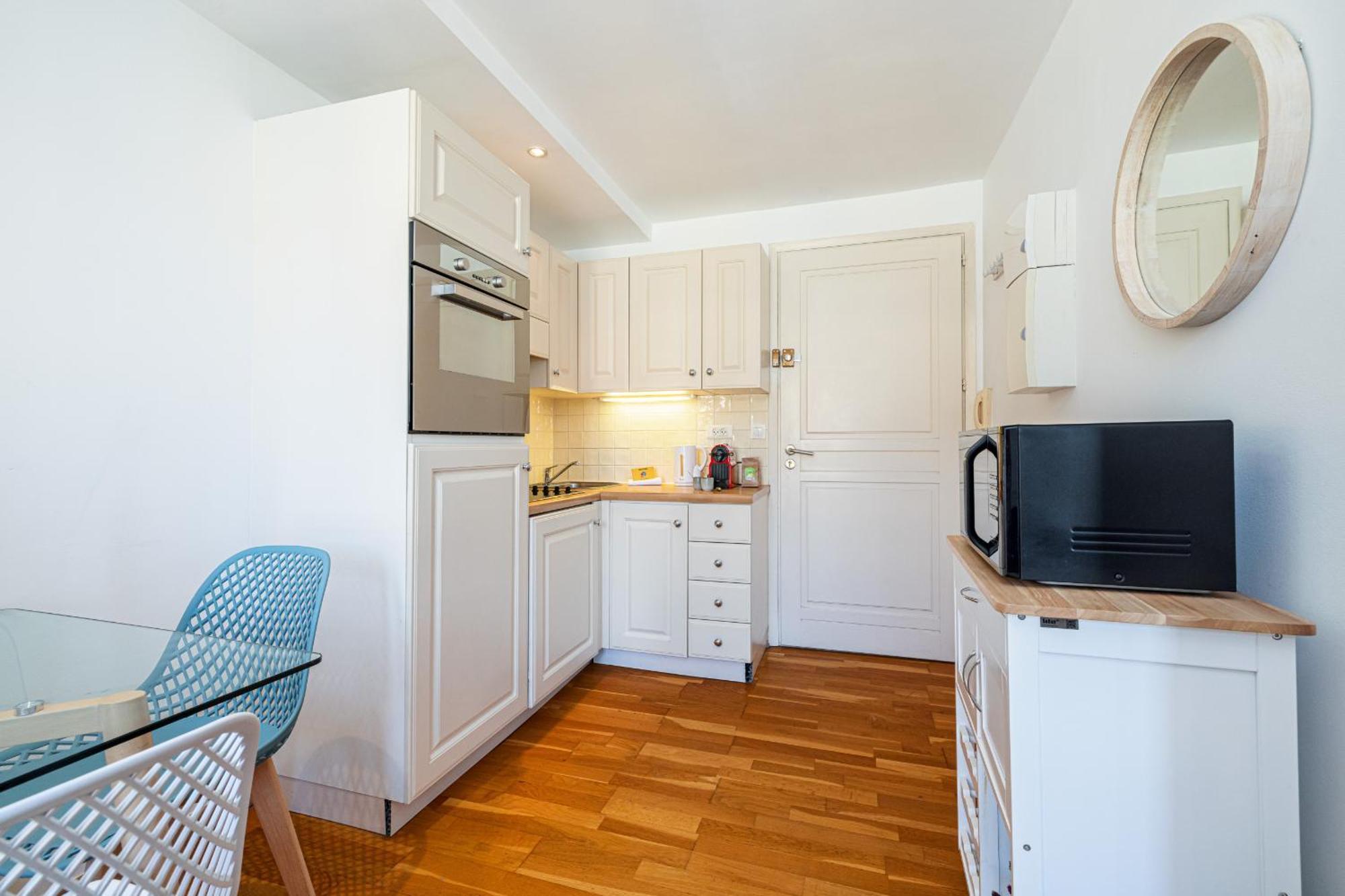 Massena Street - 1 Bdr Duplex With Ac & Parking Apartment Nice Luaran gambar