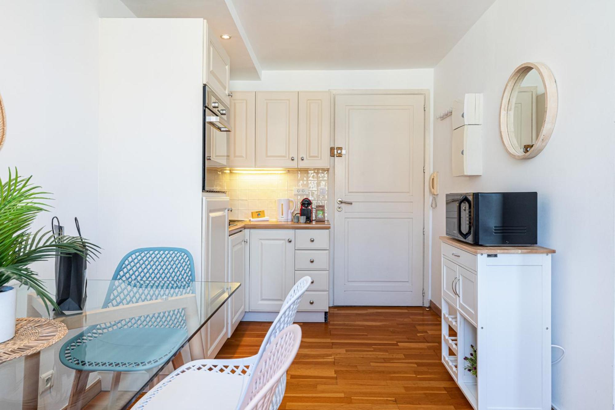 Massena Street - 1 Bdr Duplex With Ac & Parking Apartment Nice Luaran gambar