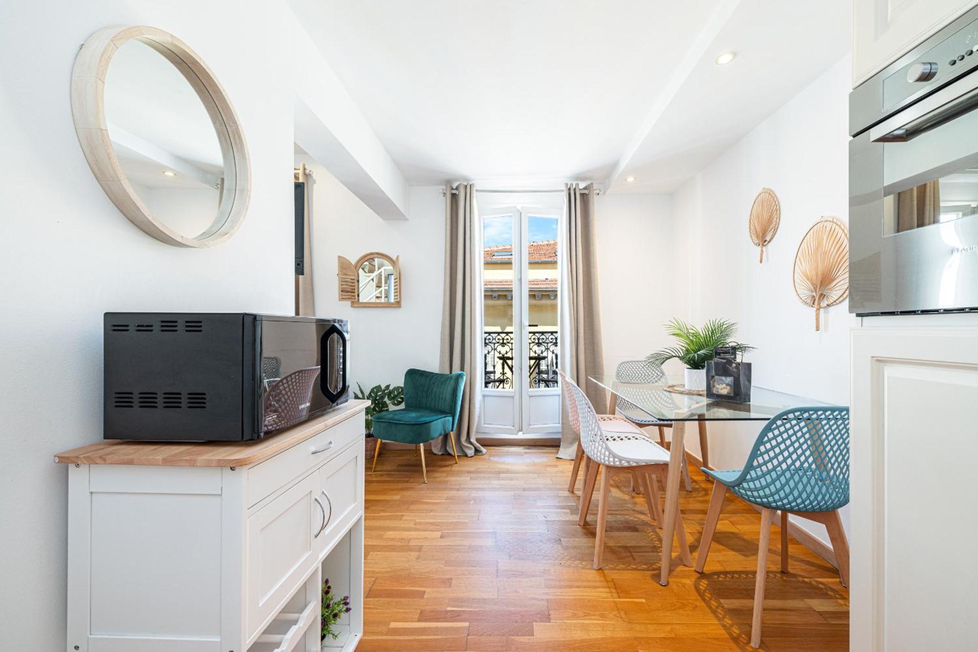 Massena Street - 1 Bdr Duplex With Ac & Parking Apartment Nice Luaran gambar